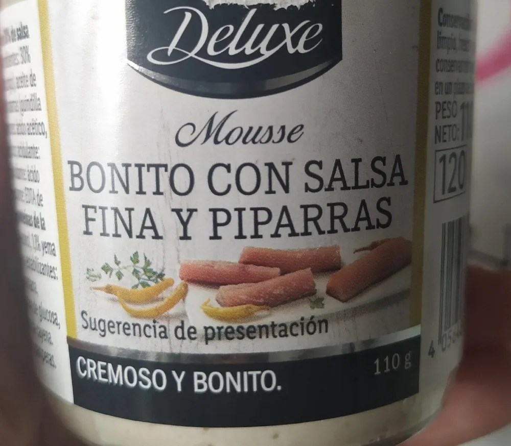 Mouse bonito con salsa fina y piparras