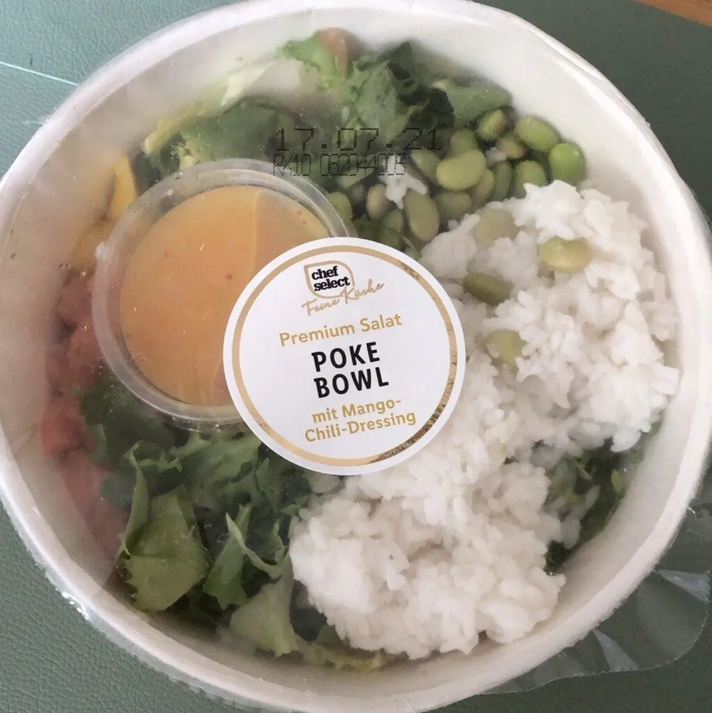 Premium Salat Poke Powl mit Mango-Chili-Dressing