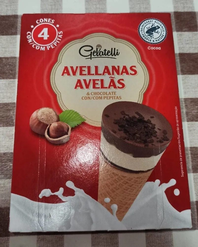 Helado de avellanas con chocolate y pepitas