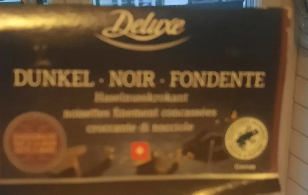 Chocolat noir noisettes finement concassés