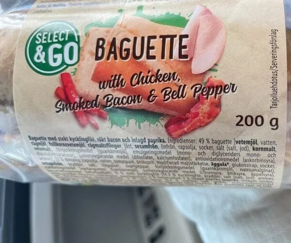 Baguette with chicken, smoked bacon & bell pepper