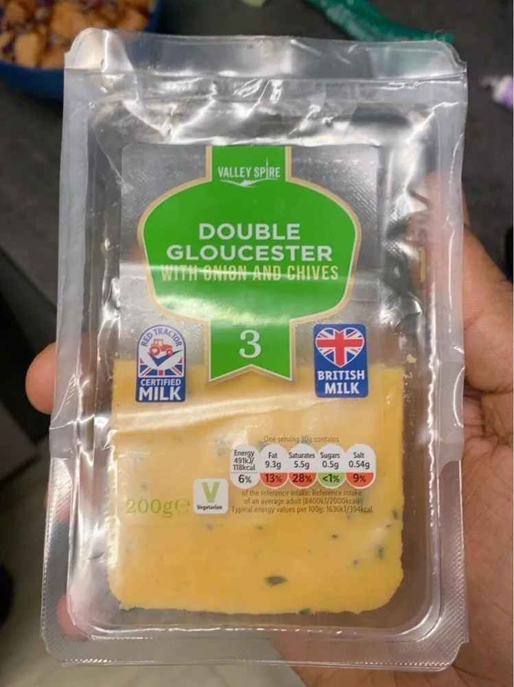 Double Gloucester with onion and chives