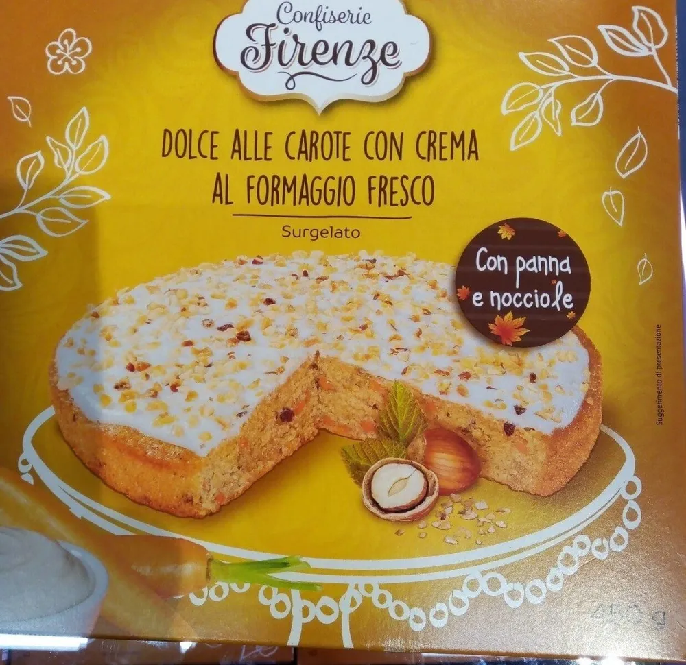 Dolce alle carote con crema al formaggio fresco