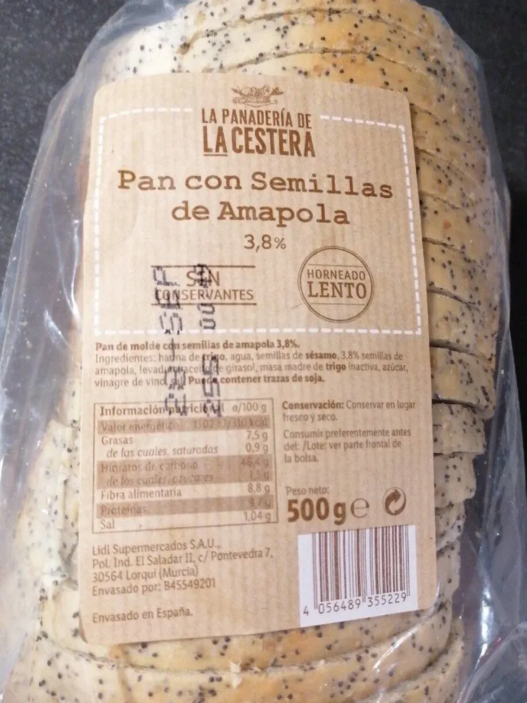 Pan con semillss de amapola