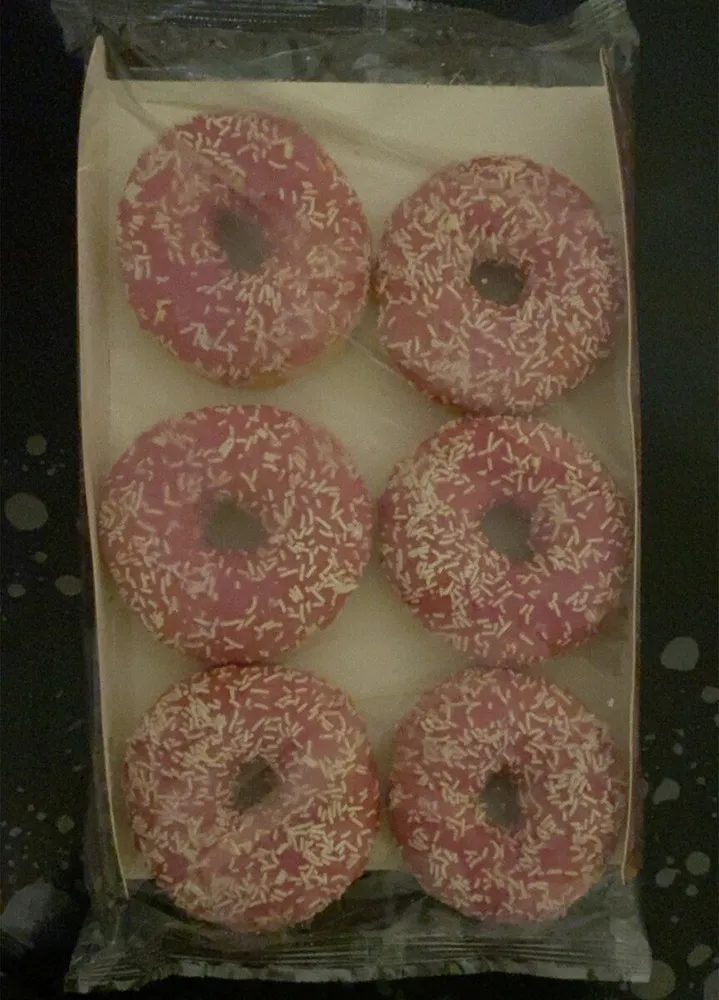 pinky donuts