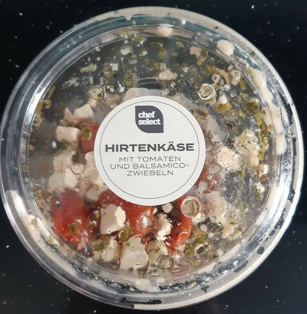 Hirtenkäse mit Tomaten und Balsamico-Zwiebeln