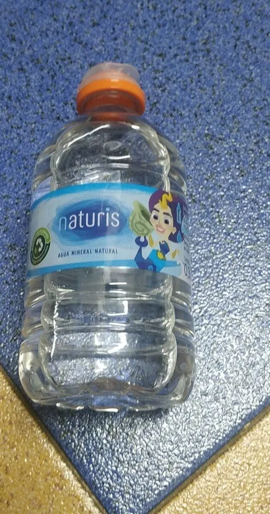 Agua mineral natural