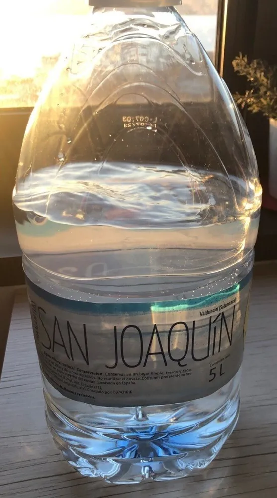 Agua mineral natural