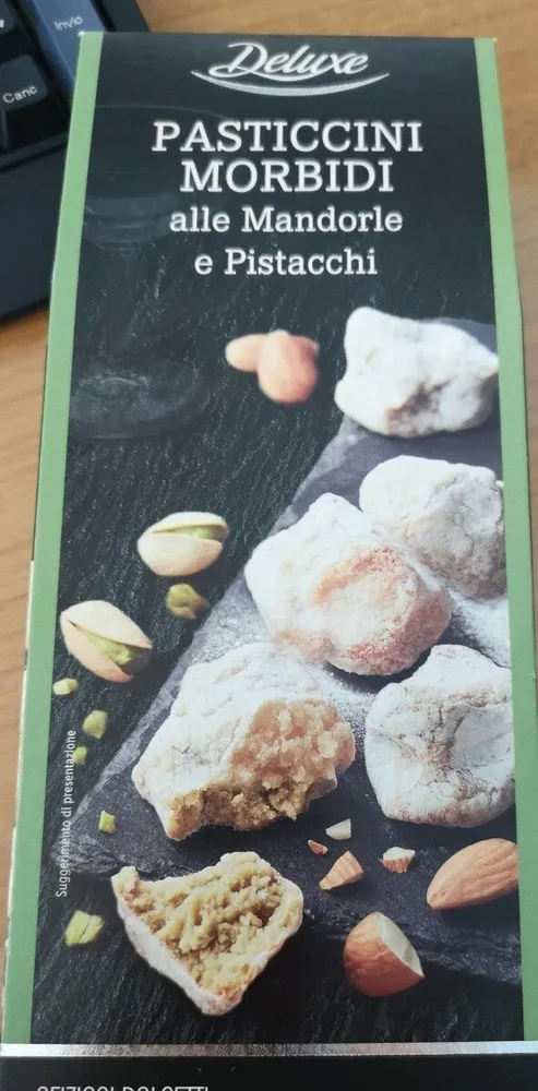 Pasticcini morbidi alle mandorle e pistacchi
