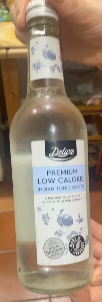 Deluxe premium low calorie indian tonic water