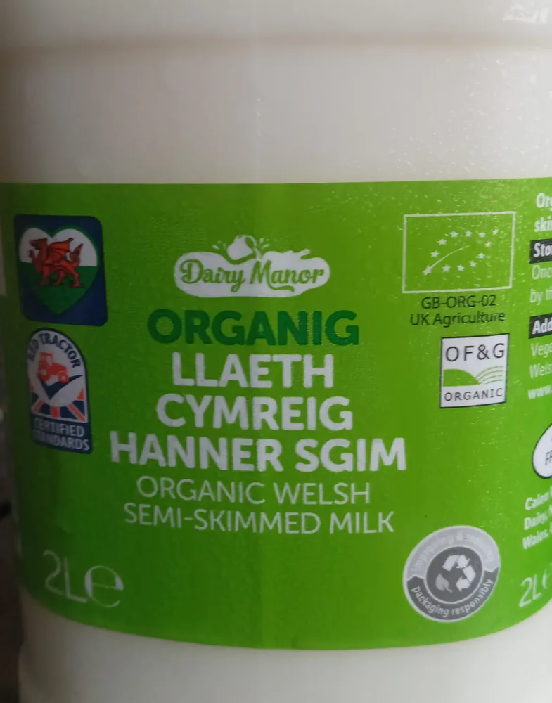Organic Llaeth Cymreig Hanner Sgim, Semi-skimmed milk