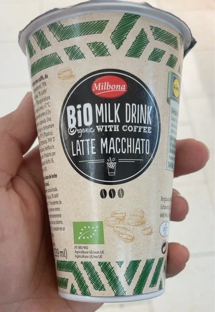 Bio milk drink latte macchiato