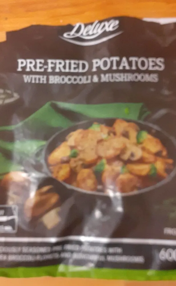 Pan-fried potatoes with broccoli and mushrooms