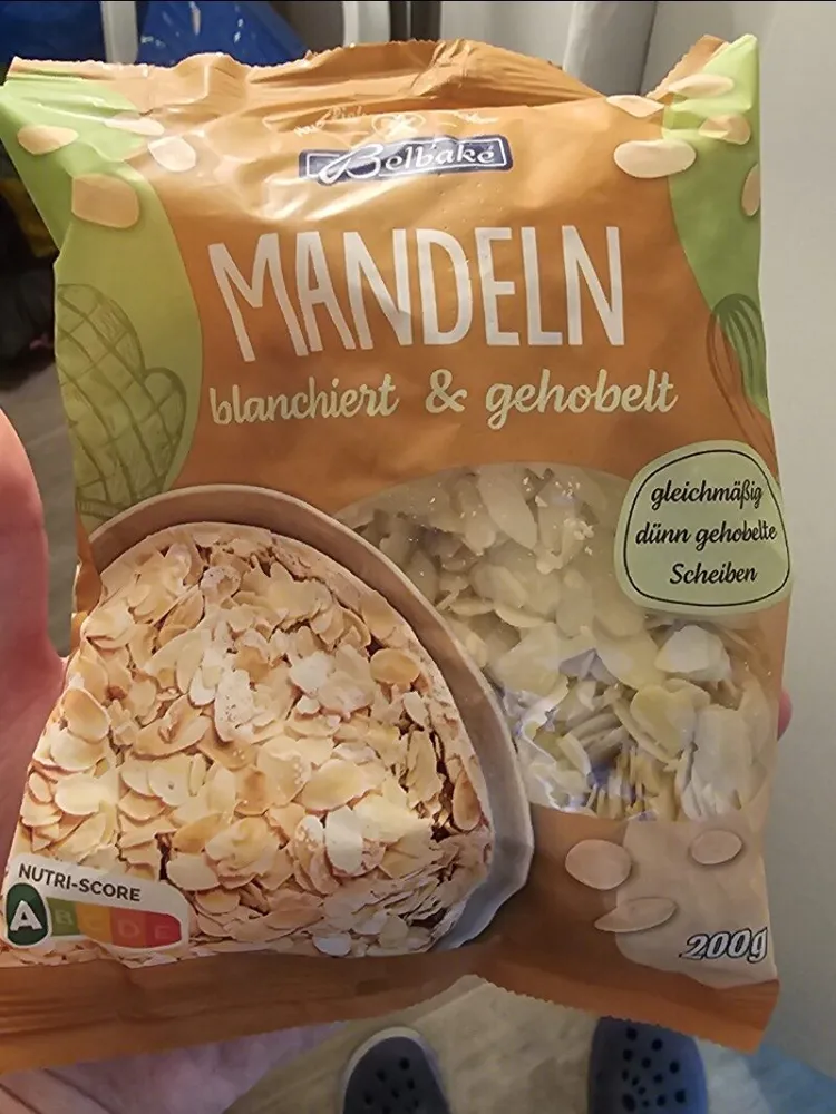 Mandeln, blanchiert und gehobelt