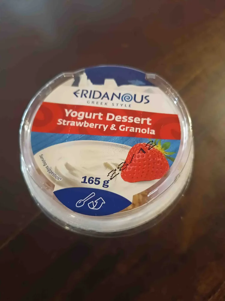 Yogurt Dessert Strawberry & Granola
