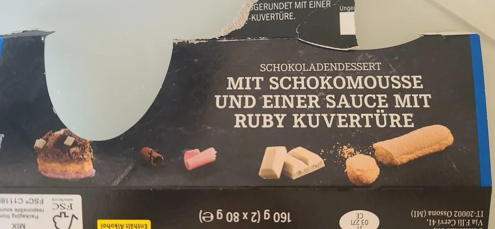 Schokoladendessert Schokomousse und sauce mit Ruby Kuvertüre