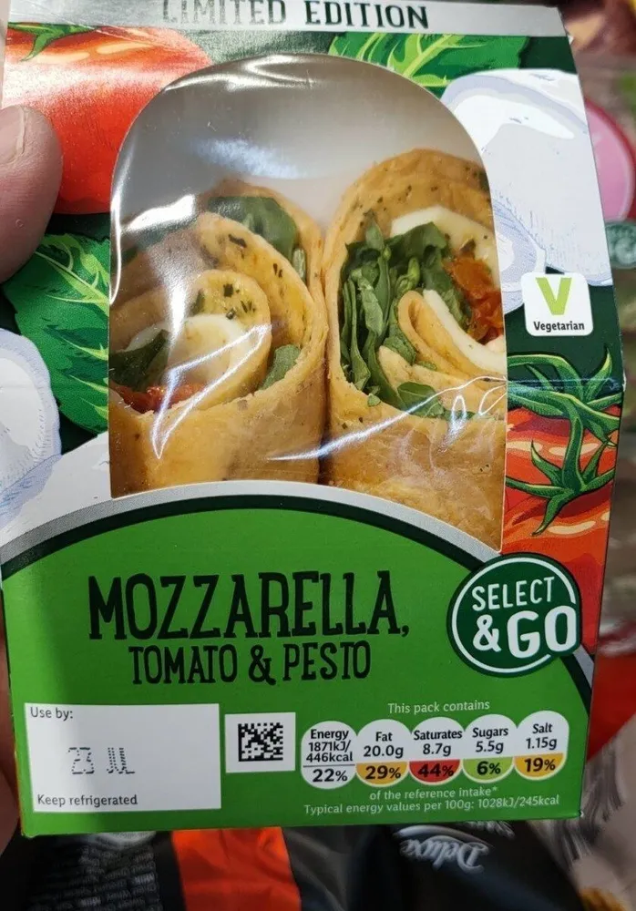 Mozarella tomato pesto