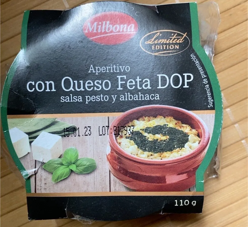 Aperitivo con Queso Feta DOP, salsa pesto y albahaca