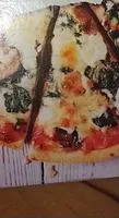Trattoria Alferdo - Ultra thin and crispy spinach and ricotta pizza
