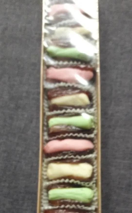 Dates filledwith marzipan