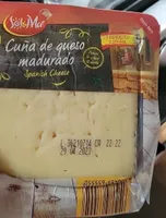 Cuña de queso maduro