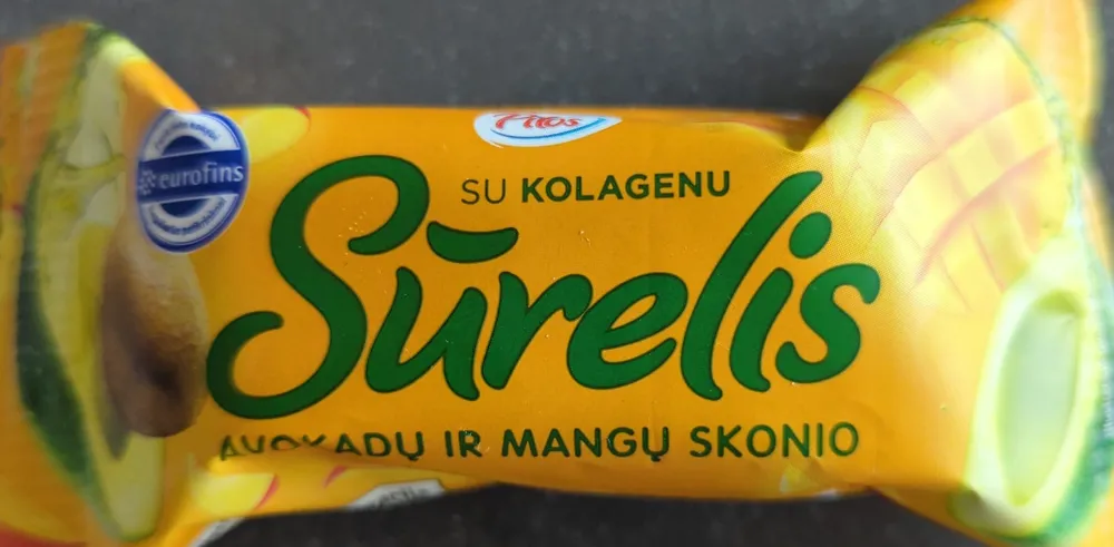 varškės sūrelis su mangais ir avokadais