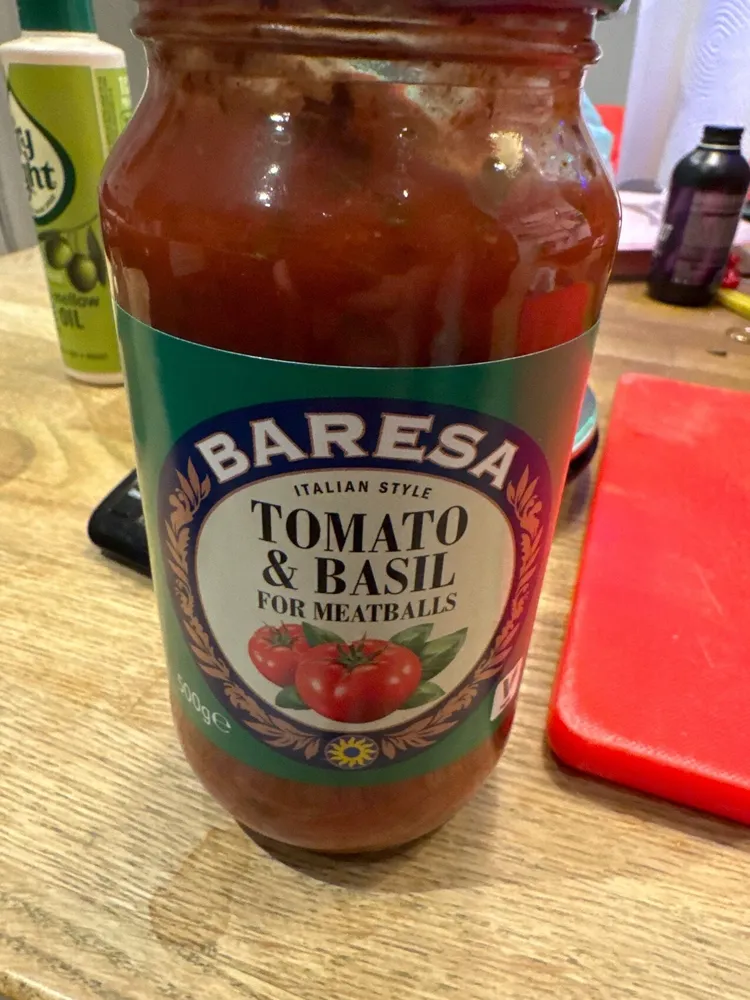 Tomato and basil sauce