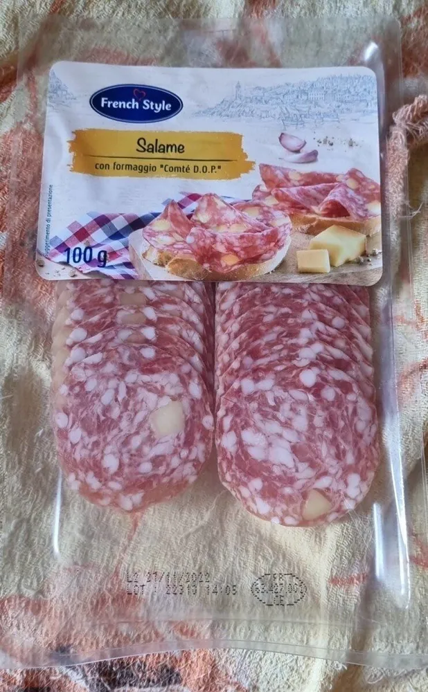 Salame con formaggio composto dop