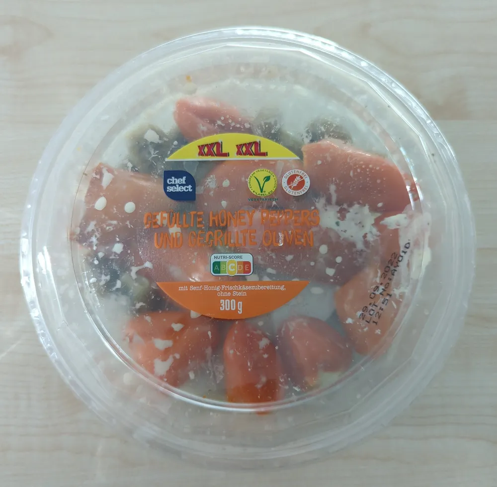 Gefüllte honey Peppers und gegrillte Oliven