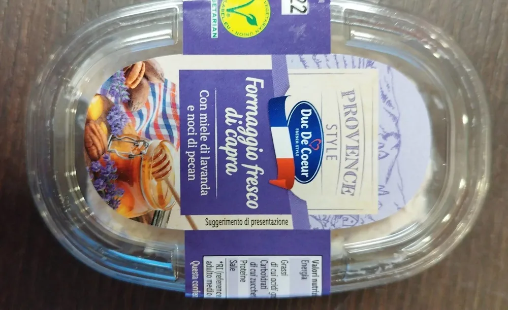 Formaggio fresco di capra con miele di lavanda e noci pecan