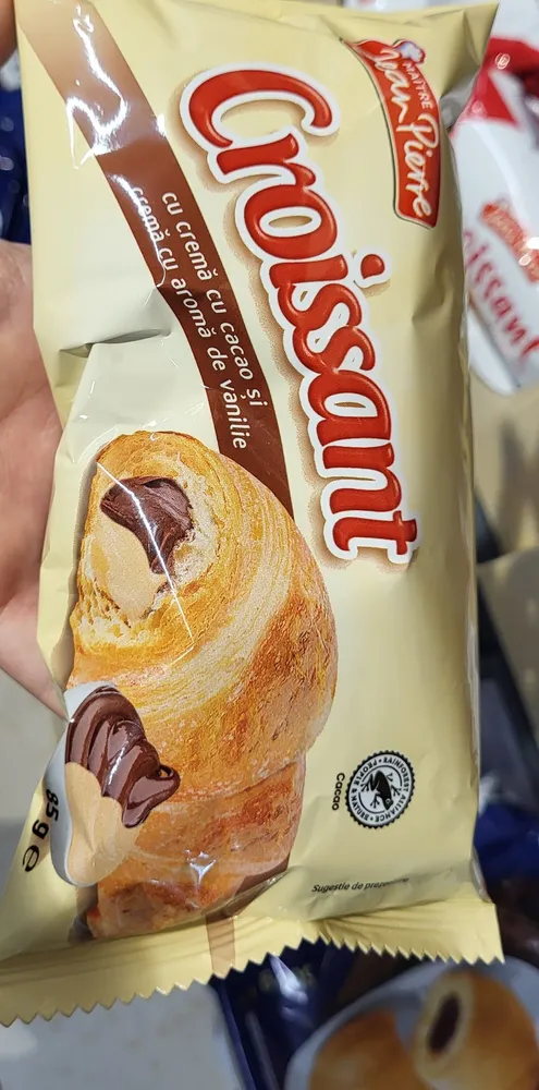 Croissant cu cremă cu cacao și cremă cu aromă de vanilie
