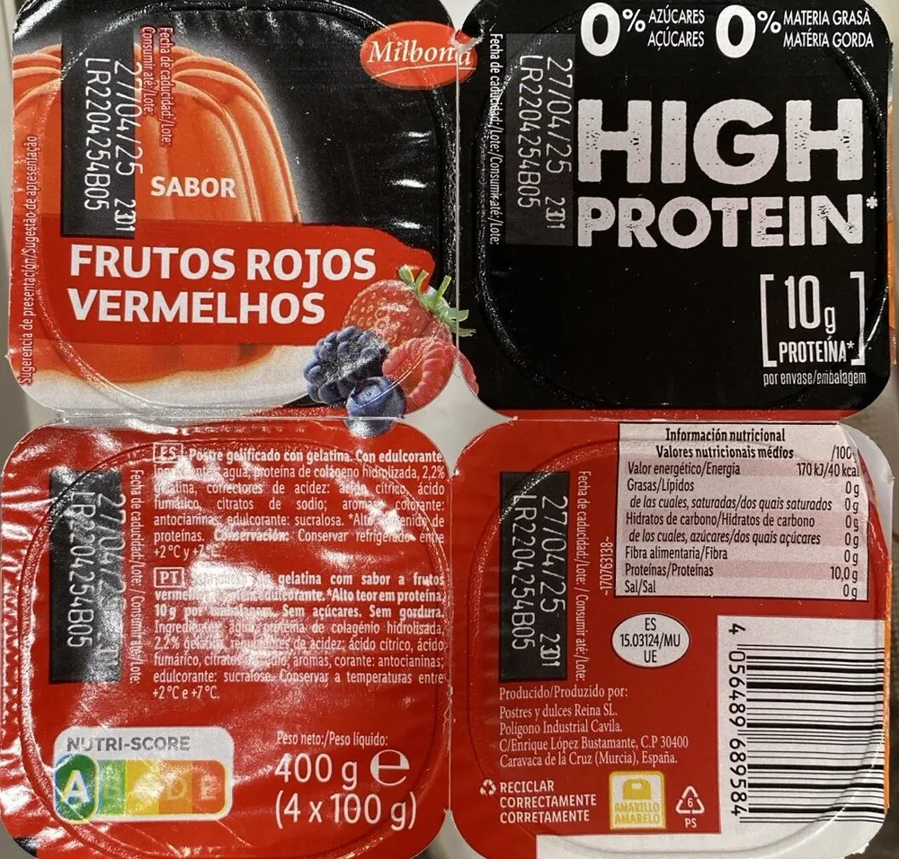 Postre gelaficado con gelatina. Frutos rojos