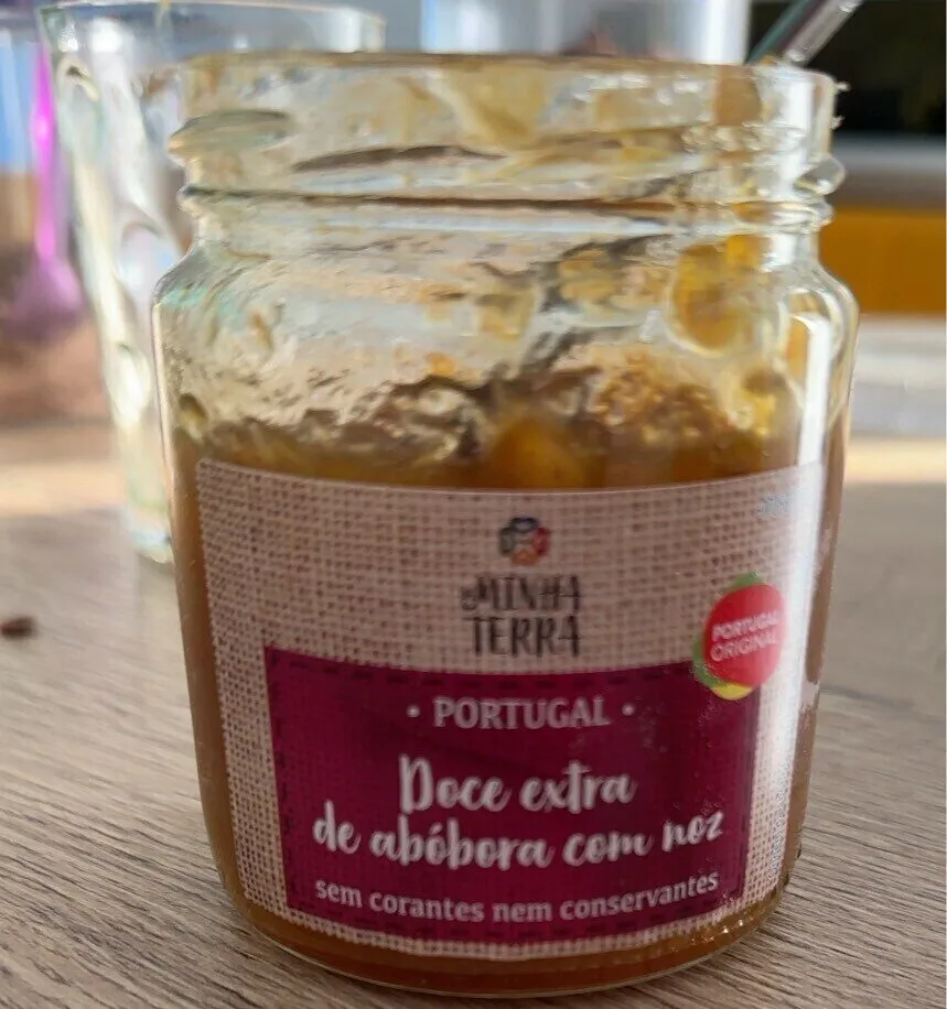 Doce extra de abóbora com noz