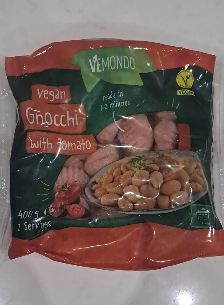 Vegan gnocchi with tomato