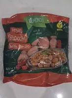 Vegan gnocchi with tomato
