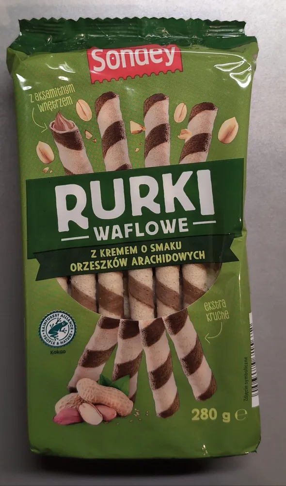 Rurki waflowe z kremem o smaku orzeszków arachidowych