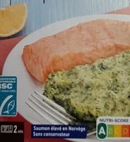 Purée de pommes de terre et brocolis avec du filet de saumon.