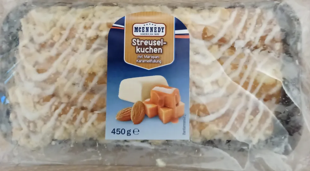 Streuselkuchen mit Marzipan-Karamellfüllung