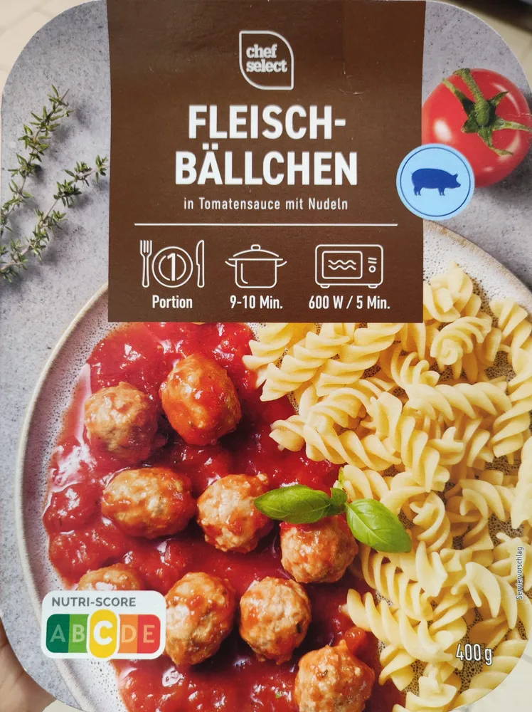 Fleischbällchen in Tomatensoße mit Nudeln