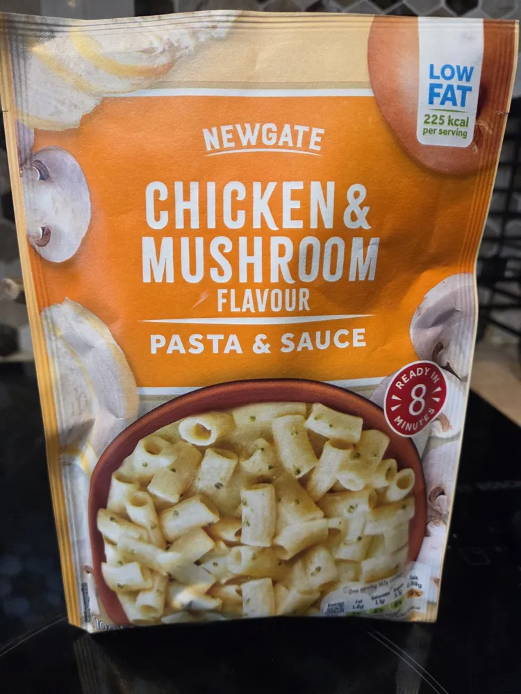 CHICKEN & MUSHROOM FLAVOUR PASTA & SAUCE