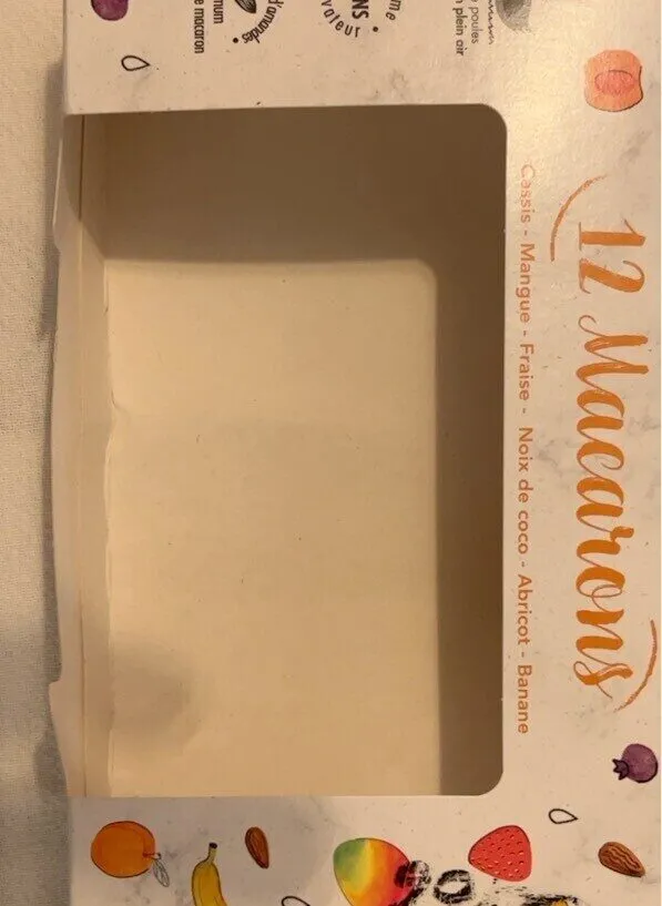 12 macarons
