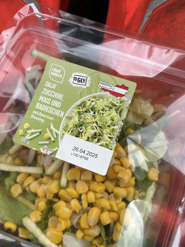 Salat ZUCCHINI, MAIS UND RADIESCHEN mit American-Dressing