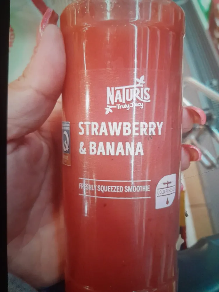STRAWBERRY & BANANA FRESHLY SQUEEZED SMOOTHIE