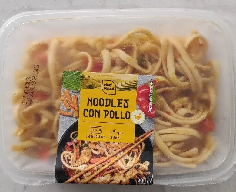 Noodles con pollo