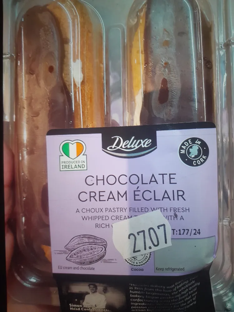 Chocolate cream eclair