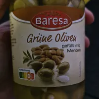 Grüne Oliven mit Mandeln