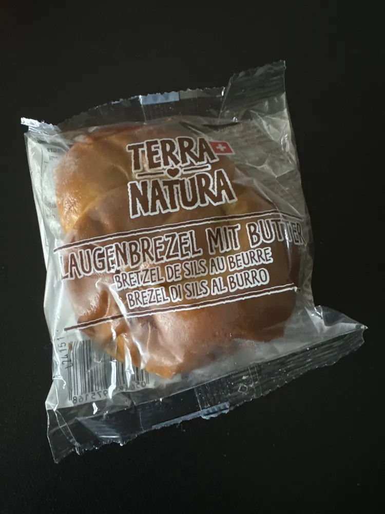Laugenbrezel mit Butter