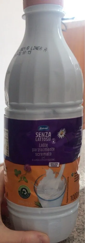 Latte parzialmemte scremato UHT a lunga conservazione