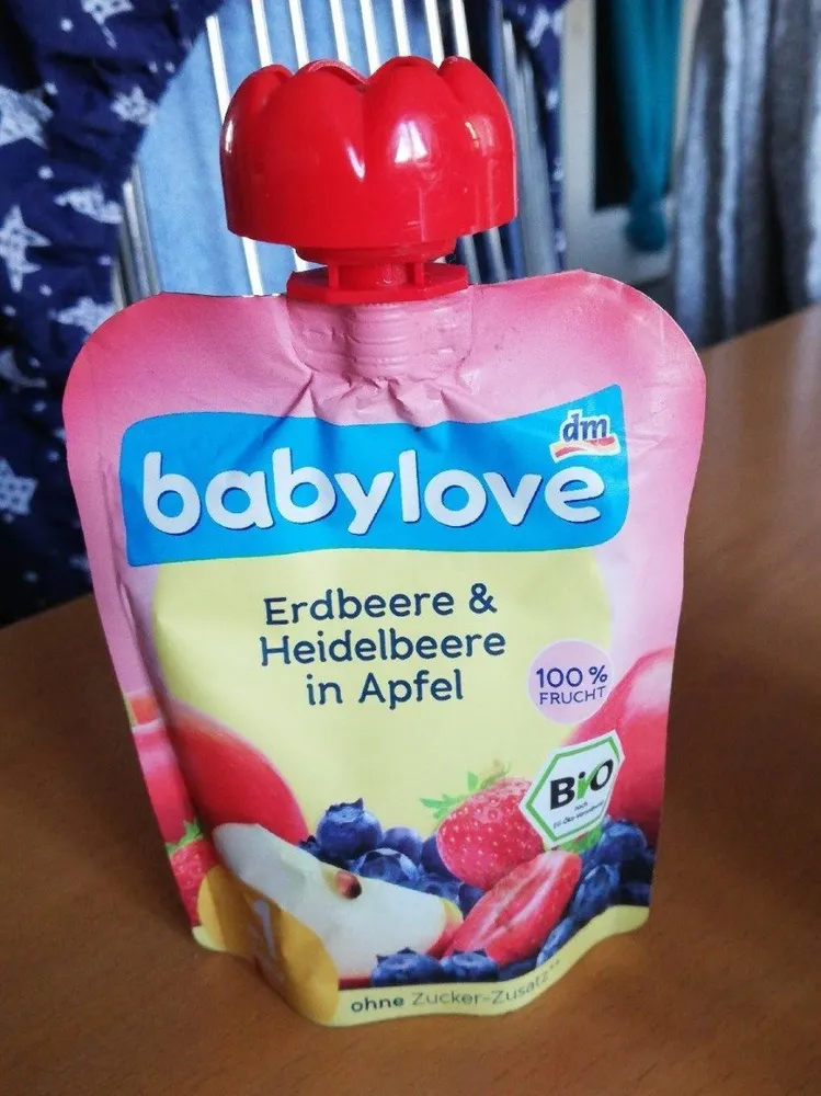 Erdbeere& Heidelbeere in Apfel