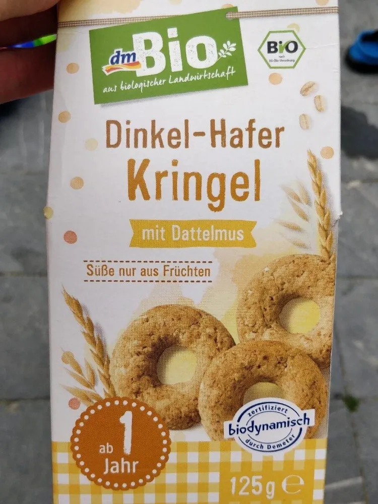 Dinkel-Hafer Kringel mit Dattelmus